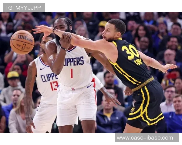 勇士与雄鹿激战正酣央视直播精彩瞬间不容错过 勇士与雄鹿激战正酣央视直播精彩瞬间不容错过