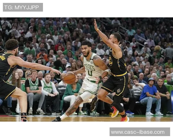 勇士与凯尔特人对决数据分析揭示比赛关键因素与球员表现 勇士与凯尔特人对决数据分析揭示比赛关键因素与球员表现