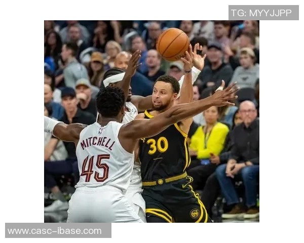 勇士与骑士2017年12月6日激战回顾球场上的巅峰对决再现辉煌时刻 勇士与骑士2017年12月6日激战回顾球场上的巅峰对决再现辉煌时刻