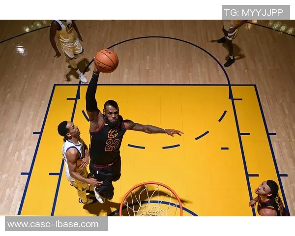 詹姆斯:篮球场上的传奇巨星与时代的象征 詹姆斯:篮球场上的传奇巨星与时代的象征