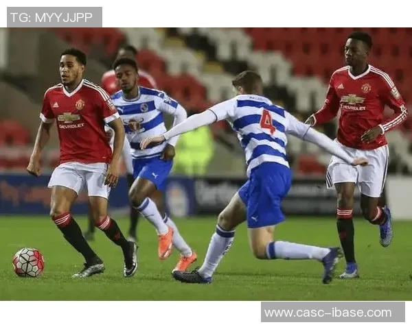 雷丁与卢顿激战正酣比分揭晓精彩瞬间回顾与分析